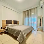 Maisonette For Rent In The Center Of בית נופש