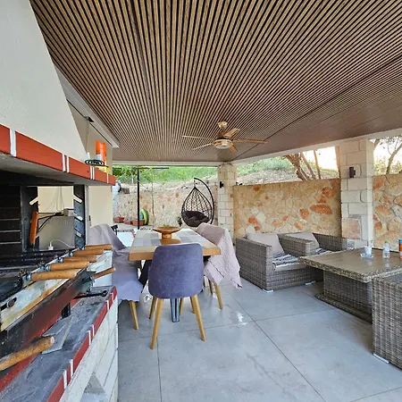 Maisonette For Rent In The Center Of *