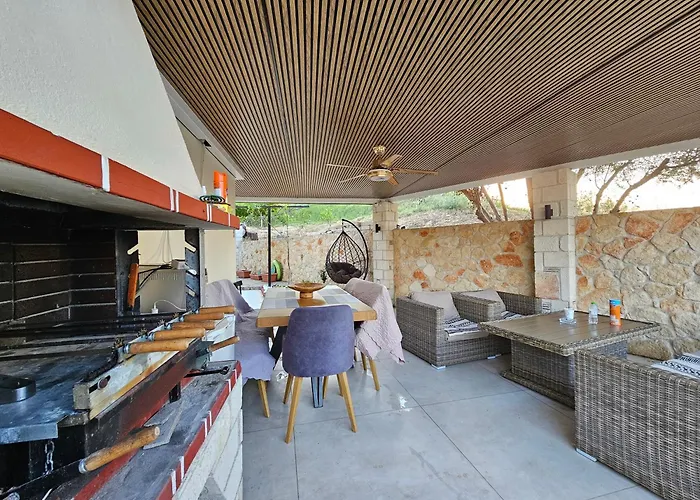 Maisonette For Rent In The Center Of *