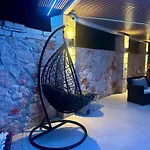 펜션 Maisonette For Rent In The Center Of 하니오티