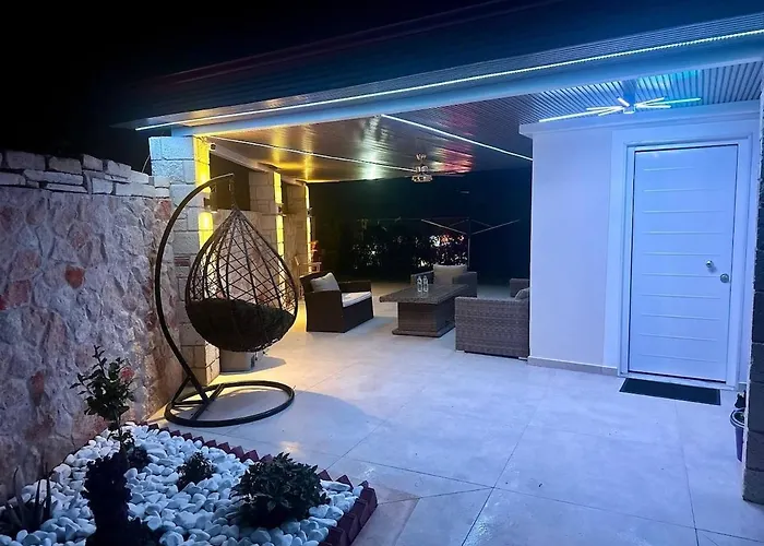 Maisonette For Rent In The Center Of *