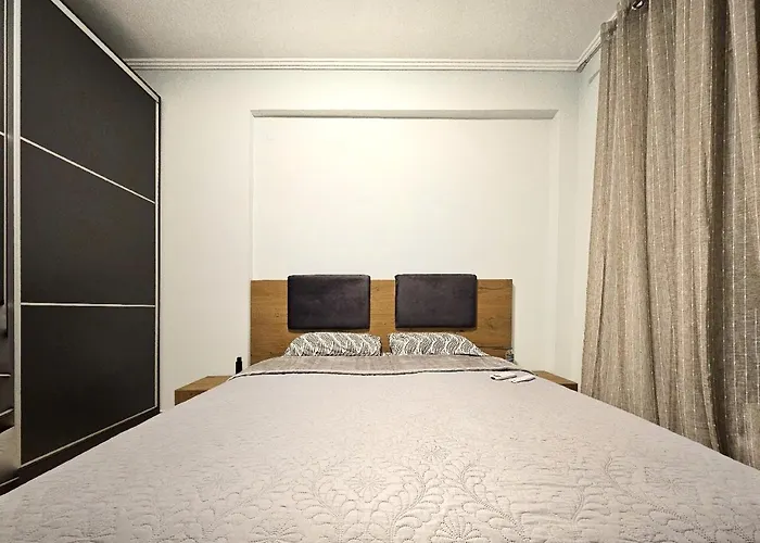 بيت للعطل Maisonette For Rent In The Center Of *