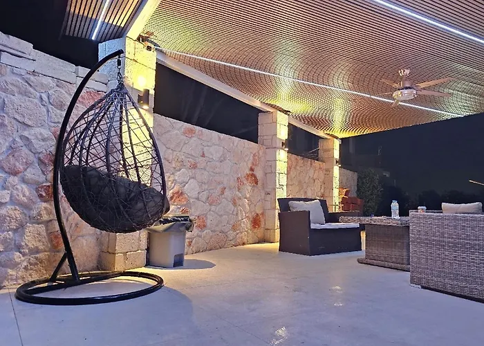 Maisonette For Rent In The Center Of *